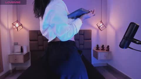 Snapshot of isabella_santamaria chatting on 10/12/25, 02:10 Isa online show from 10/12/25, 02:10