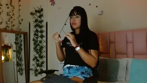 isabella_smithh_ online show from 01/09/26, 02:09