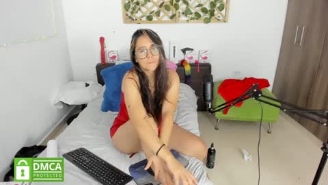 Snapshot of isabella_sweett_ chatting on 01/25/25, 04:45 Isabella online show from 01/25/25, 04:45