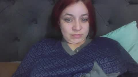 isabellaa_hills_ online show from 10/03/25, 02:03