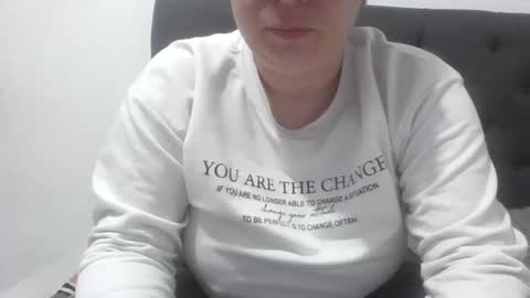 isabellaa_hills_ online show from 11/15/25, 02:57