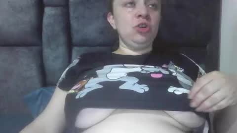isabellaa_hills_ online show from 05/06/26, 04:23
