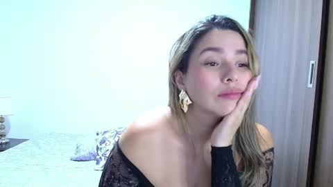 isabellaa_smith03 online show from 05/23/26, 01:00