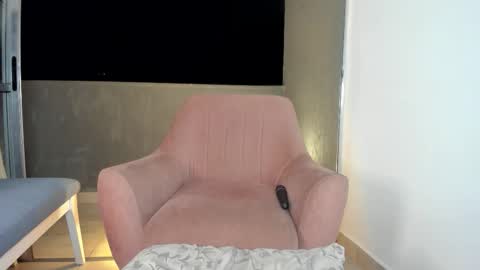 ISABEL online show from 10/15/25, 06:35