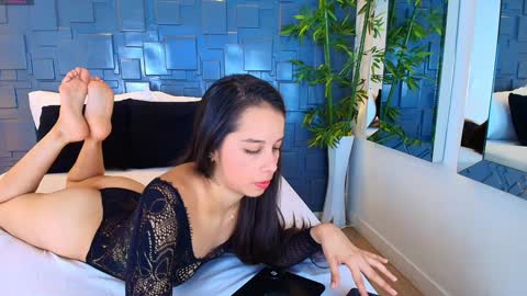 Isabella online show from 12/10/24, 10:58
