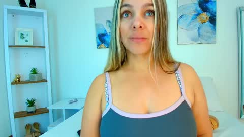 Isabella  online show from 04/06/26, 01:12