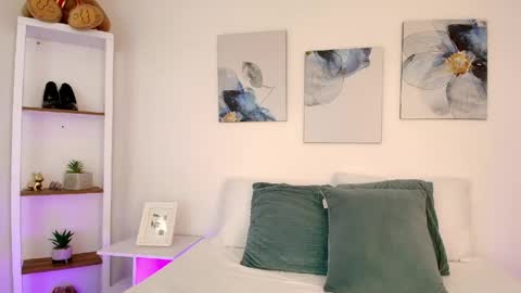 Isabella  online show from 04/13/26, 02:33