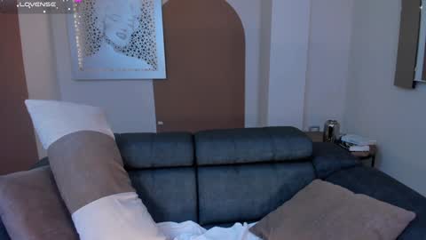 Isa Hill  online show from 12/14/24, 01:39