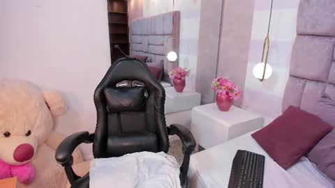 Snapshot of isabellaivyy chatting on 07/05/26, 04:30 Isabella online show from 07/05/26, 04:30