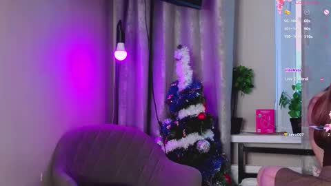 Snapshot of isabellakin chatting on 12/18/25, 09:48 Hi Im Bella online show from 12/18/25, 09:48