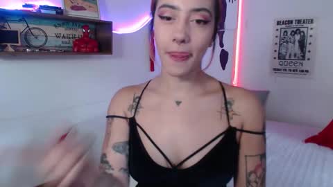 Snapshot of isabellakoff chatting on 11/22/25, 12:15 Tati - online show from 11/22/25, 12:15