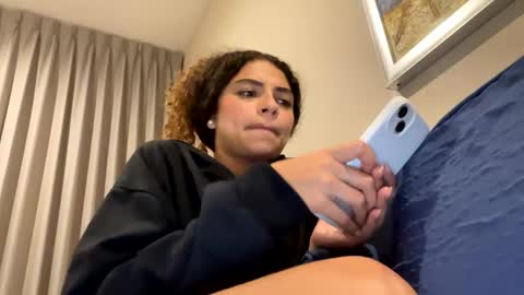 Snapshot of isabellakoffs chatting on 02/11/25, 01:41 Isabella.. back again online show from 02/11/25, 01:41