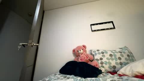 Snapshot of isabellakoffs chatting on 02/01/26, 03:16 Isabella.. back again online show from 02/01/26, 03:16