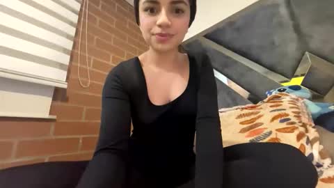 Snapshot of isabellakoffs chatting on 02/04/26, 01:44 Isabella.. back again online show from 02/04/26, 01:44