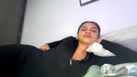 Snapshot of isabellakoffs chatting on 02/06/26, 03:00 Isabella.. back again online show from 02/06/26, 03:00