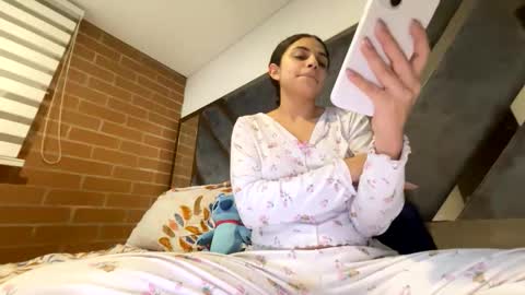 Snapshot of isabellakoffs chatting on 02/14/26, 12:29 Isabella.. back again online show from 02/14/26, 12:29