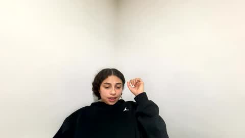 Snapshot of isabellakoffs chatting on 02/24/26, 02:20 Isabella.. back again online show from 02/24/26, 02:20