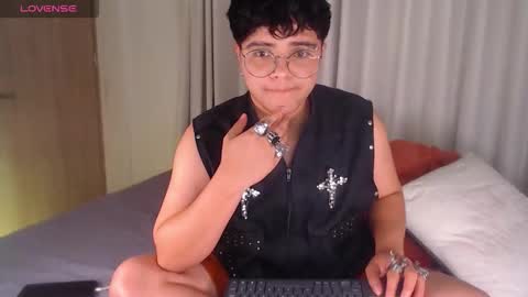 Isabella Mout  online show from 03/14/26, 09:53