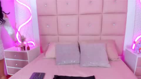 Snapshot of isabellapedraza chatting on 05/15/26, 12:01 Isabel online show from 05/15/26, 12:01