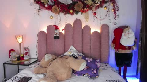 Snapshot of isabellas_smith chatting on 12/15/24, 01:57 Martina IG martissmith01 online show from 12/15/24, 01:57