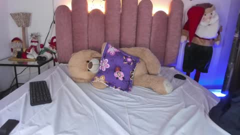 Snapshot of isabellas_smith chatting on 01/03/25, 12:43 Martina IG martissmith01 online show from 01/03/25, 12:43