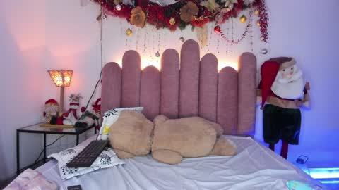 Snapshot of isabellas_smith chatting on 01/07/25, 12:03 Martina IG martissmith01 online show from 01/07/25, 12:03