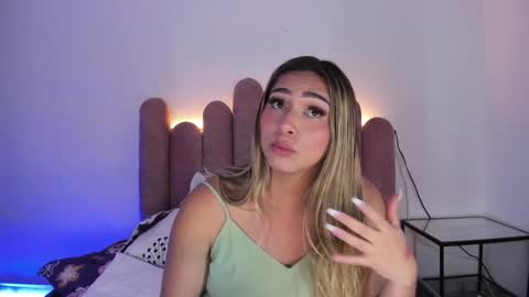 Snapshot of isabellas_smith chatting on 01/17/25, 01:36 Martina IG martissmith01 online show from 01/17/25, 01:36