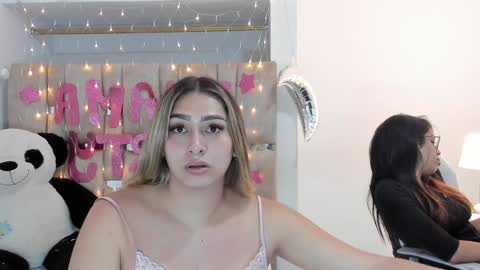 Snapshot of isabellas_smith chatting on 01/19/25, 03:32 Martina IG martissmith01 online show from 01/19/25, 03:32