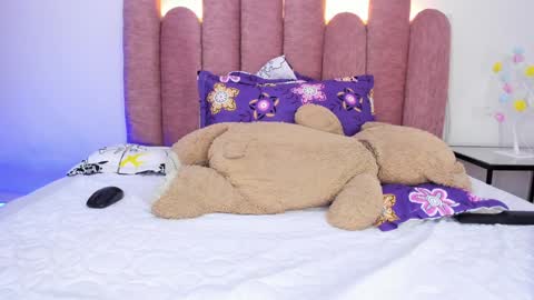 Snapshot of isabellas_smith chatting on 01/28/25, 12:05 Martina IG martissmith01 online show from 01/28/25, 12:05