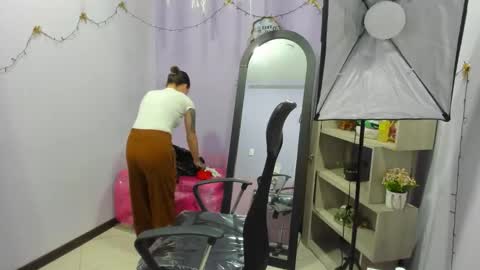 Snapshot of isabellasummer_ chatting on 04/16/26, 01:01 isebella online show from 04/16/26, 01:01