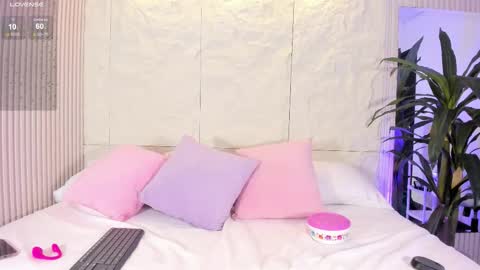 Snapshot of isabellax21 chatting on 11/05/25, 04:01 Isa online show from 11/05/25, 04:01