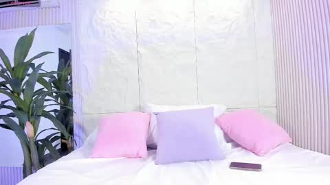 Snapshot of isabellax21 chatting on 12/05/25, 04:21 Isa online show from 12/05/25, 04:21