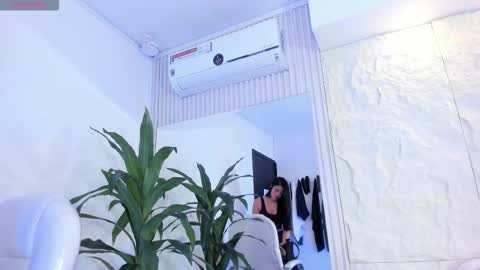 Isa  online show from 12/19/25, 04:30