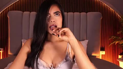 Isa  online show from 04/25/26, 04:26