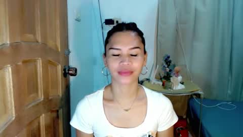 Snapshot of isabelle_amore chatting on 07/08/26, 10:25 Ysa online show from 07/08/26, 10:25