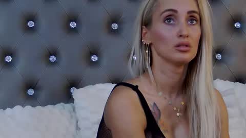 IsabelleEthan online show from 02/04/25, 05:53