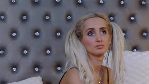 IsabelleEthan online show from 02/10/25, 12:29