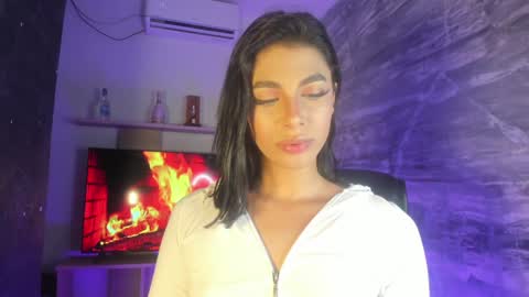 Snapshot of isabellefoxx chatting on 01/03/25, 08:10 Isa online show from 01/03/25, 08:10