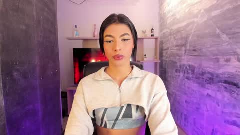 Snapshot of isabellefoxx chatting on 01/08/25, 05:27 Isa online show from 01/08/25, 05:27