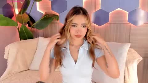 Snapshot of isabellestorm chatting on 06/18/26, 03:07 online show from 06/18/26, 03:07