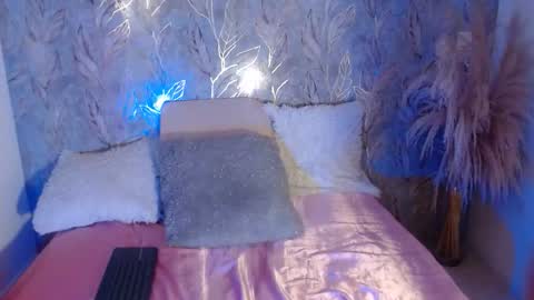 isabellj28 online show from 12/03/25, 03:14