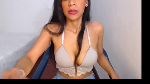 Snapshot of isabellla_grenz chatting on 12/11/24, 05:10 Isabella online show from 12/11/24, 05:10