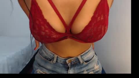 Snapshot of isabellla_grenz chatting on 12/23/24, 06:11 Isabella online show from 12/23/24, 06:11