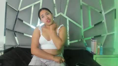 isabellrodriguez18 online show from 01/14/25, 10:48
