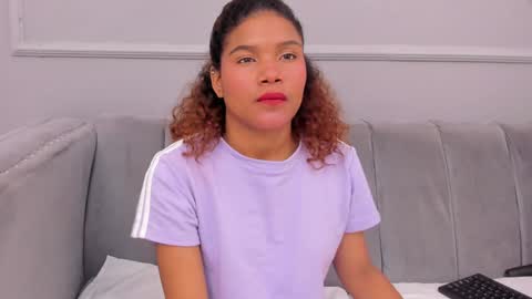 Snapshot of isabellsmmith chatting on 01/18/25, 10:17 Isabellsmmith online show from 01/18/25, 10:17