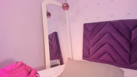 Snapshot of isabellsmmith chatting on 09/28/25, 07:41 Isabellsmmith online show from 09/28/25, 07:41