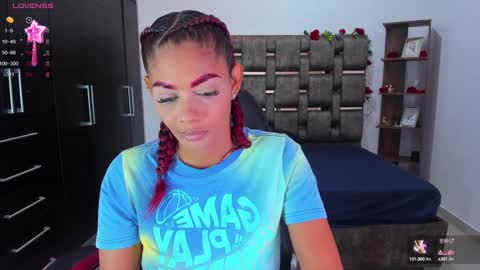 Snapshot of isabelreyes_ chatting on 12/15/24, 04:07 Hi mi name is Isabel online show from 12/15/24, 04:07