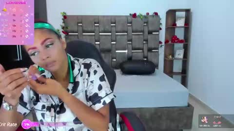 Snapshot of isabelreyes_ chatting on 02/12/25, 03:51 Hi mi name is Isabel online show from 02/12/25, 03:51