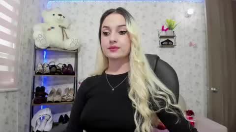 Snapshot of isablonde1 chatting on 05/15/26, 06:59 ISABELLA online show from 05/15/26, 06:59