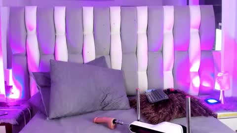 Isa online show from 10/25/25, 05:15